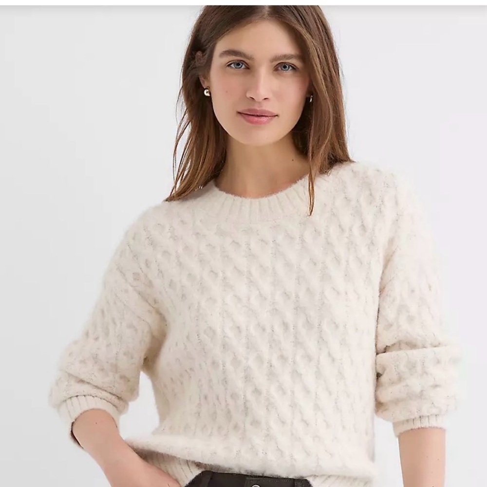 NWT LOFT Fuzzy Cable Sweater‎ Cream  Size Small